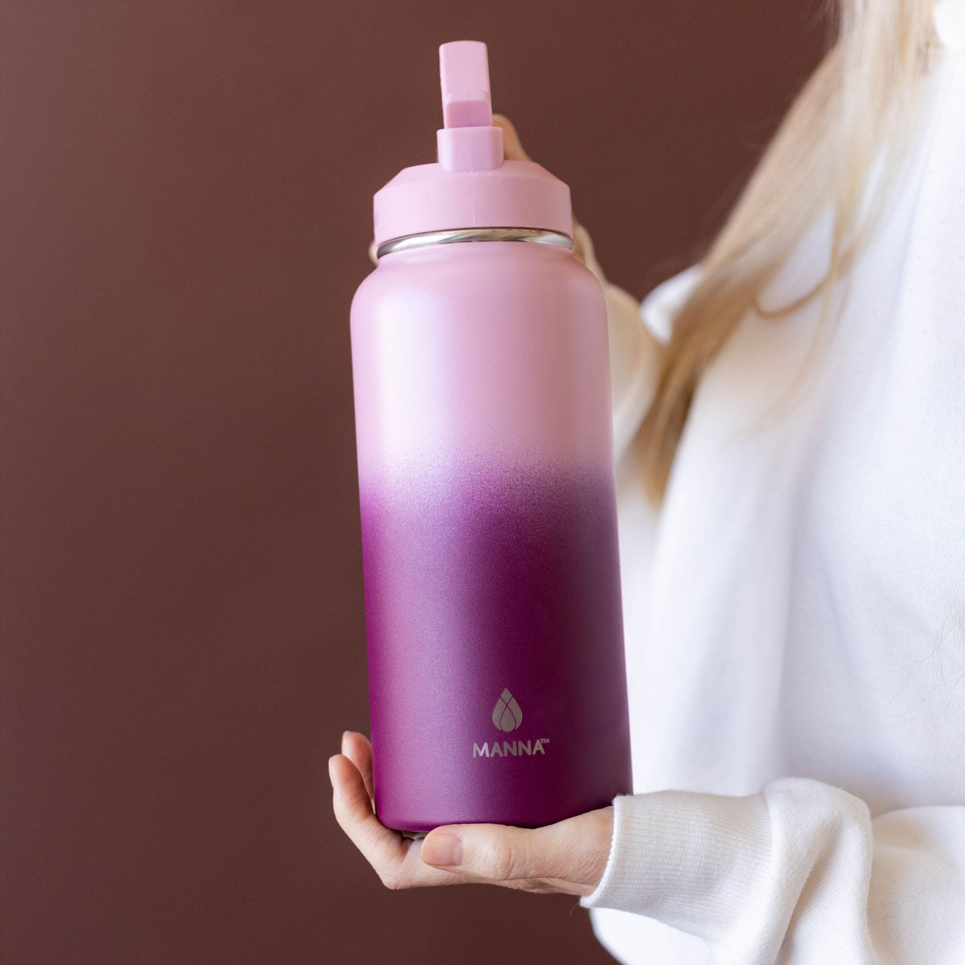 32-oz-powel-bottle-z0 32_Manna_Website_Lifestyles-2.jpg